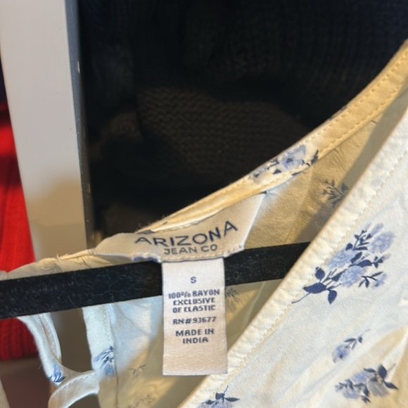 Arizona Jean Co pale yellow short sleeve tie back elastic waist romper size S - Picture 2 of 3